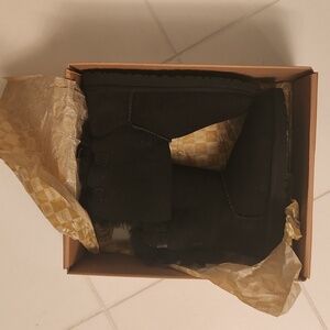 Black Ugg boots